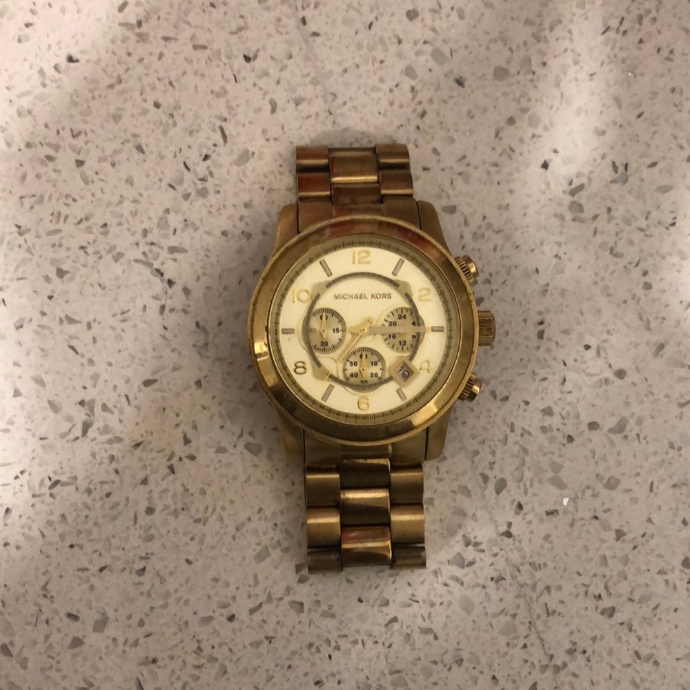 Go to unisex Michael Kors watch